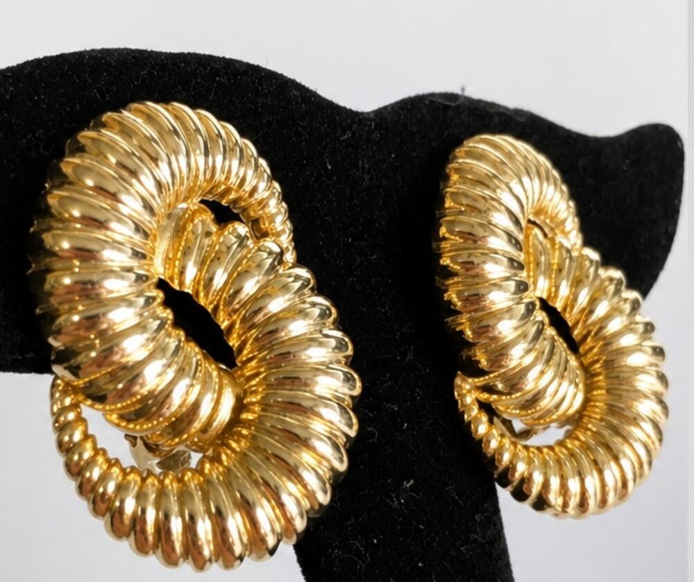 Vintage Double Knot Clip-on Earrings 1 3/8” Long Ribbed Gold-tone gc224